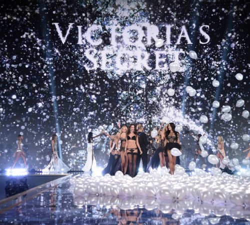 at-the-end-of-the-show-the-models-storm-the-runway