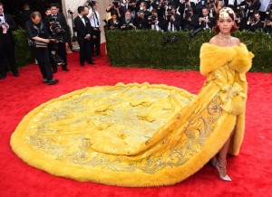 showbiz-met-ball-2015-rihanna