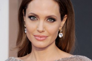 Angelina-Jolie-arrives-on-the-red-carpet-for-the-86th-Academy-Awards