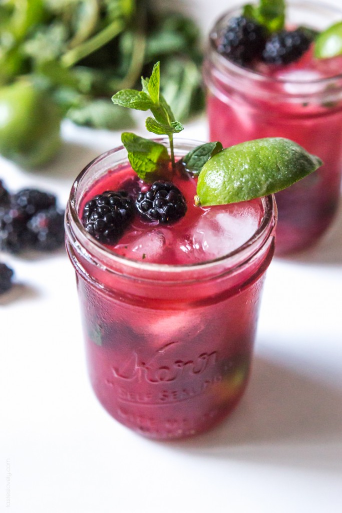 Blackberry-Mint-Mojitos-made-with-fresh-blackberry-juice-01