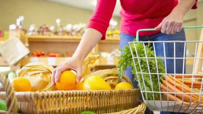 _74373776_woman_shopping_for_produce-spl-1