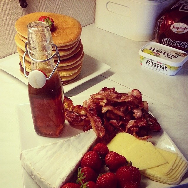 927678_315571581933781_1927207198_n