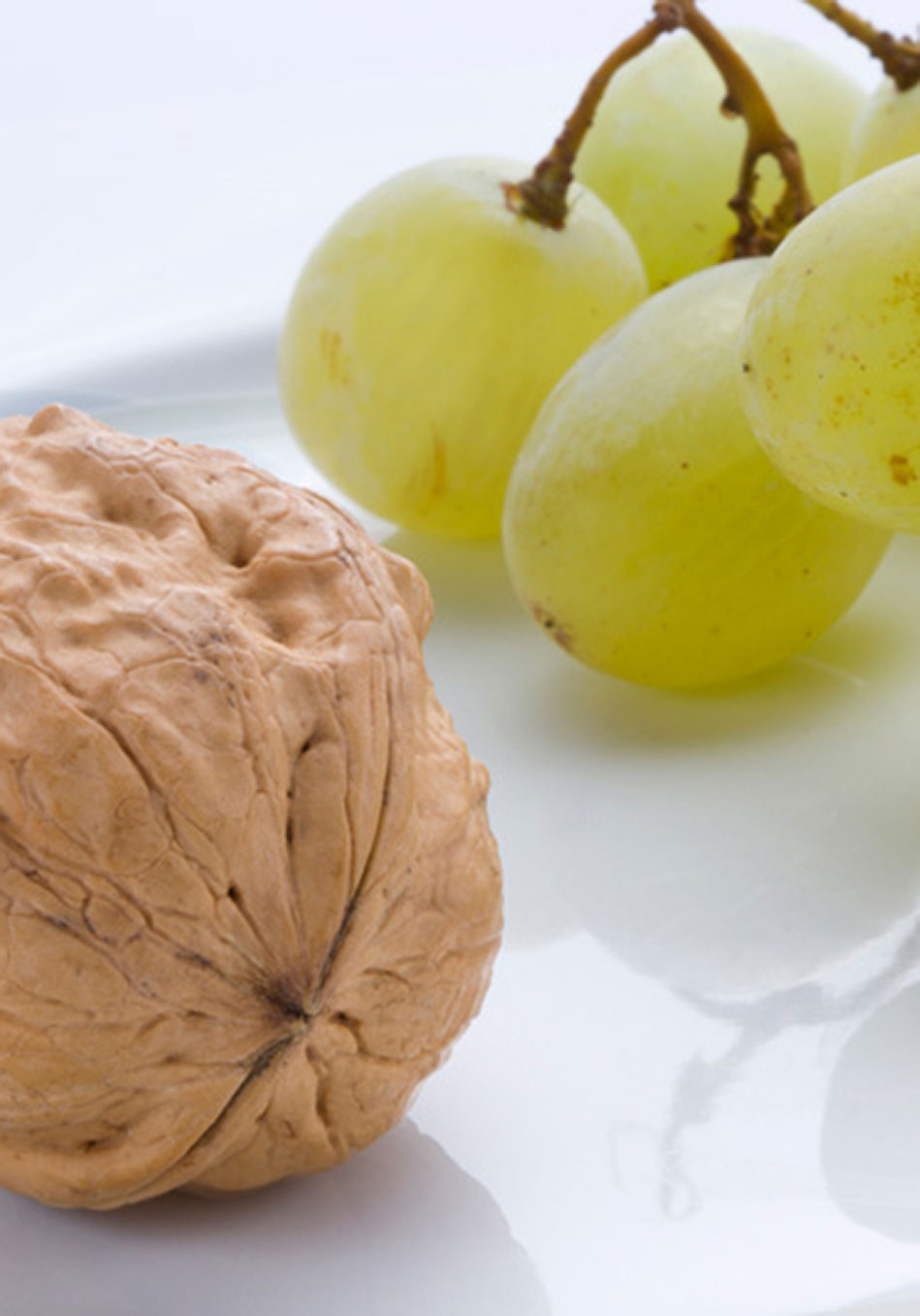 201204-orig-appetizers-grape-nut-949x1356