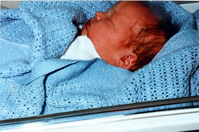 Fyrsta barnið sem hún gekk með sem staðgöngumóðir var þessi litli drengur fæddur 1995