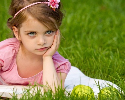 Baby-Girl-In-Garden-604x400