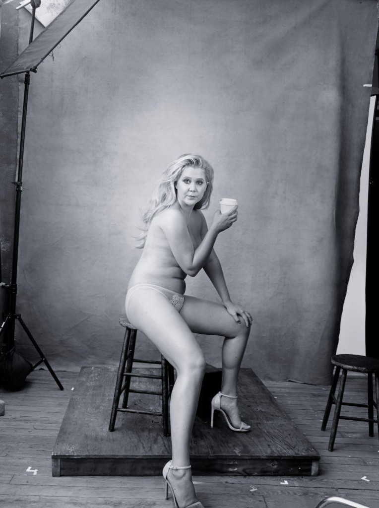 gallery-1448888568-pirelli-calendar-2016-december-amy-schumer_nymvwt
