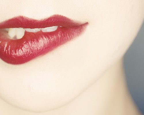 nrm_1410193133-biting-lips-bad-beauty-habits