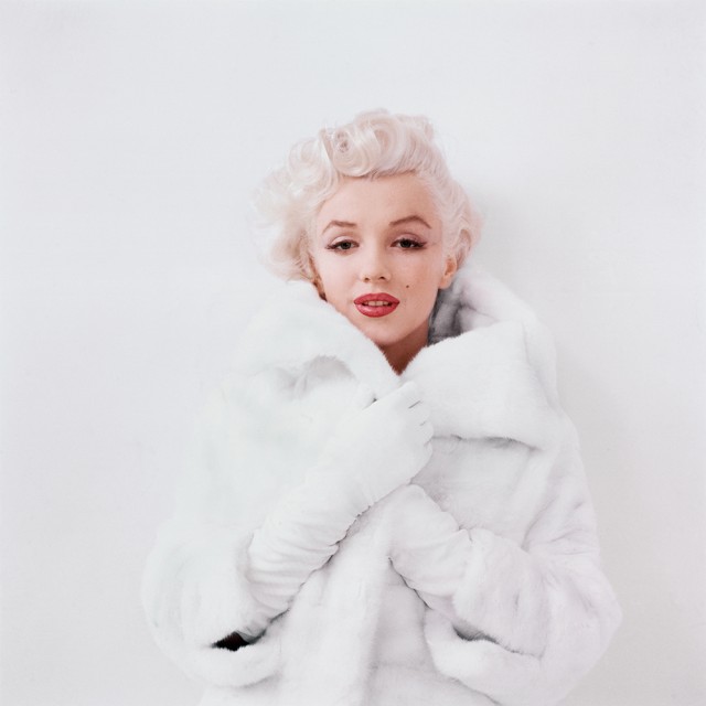 1453489789-1453414250-hbz-marilyn-winsome-in-white-fur-ny-1955-milton-h-greene-archive-images