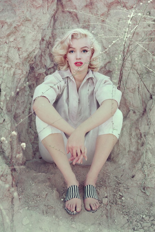 1453489773-1453414234-hbz-marilyn-the-rock-sitting-la-1953-milton-h-greene-archive-images