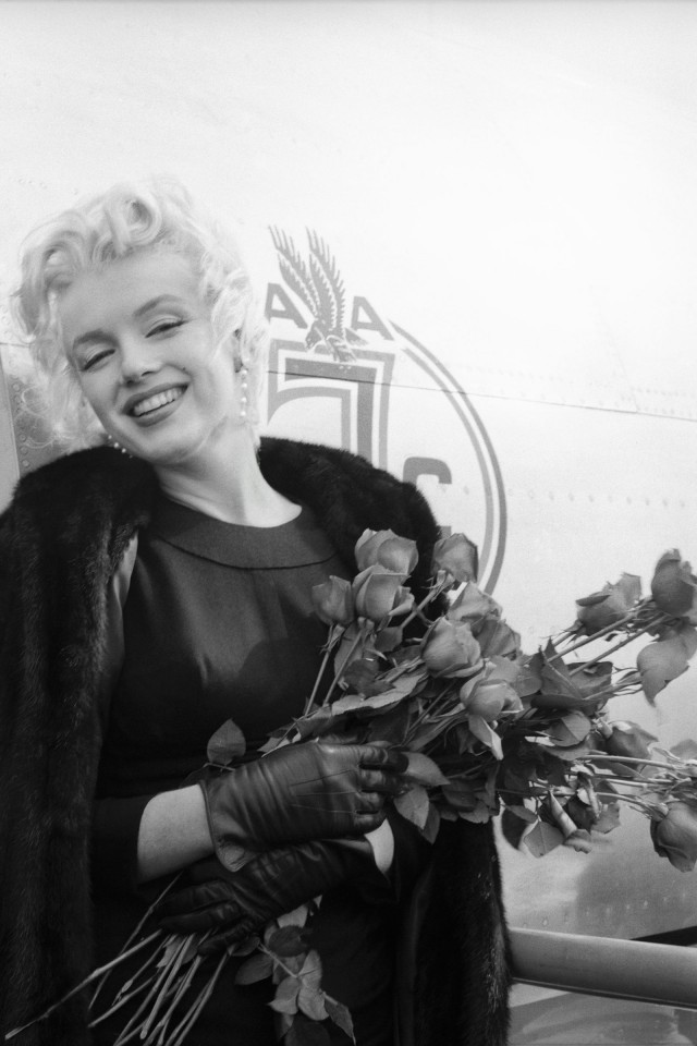 1453489785-1453414246-hbz-marilyn-the-american-airlines-session-los-angeles-1956-milton-h-greene-archive-images