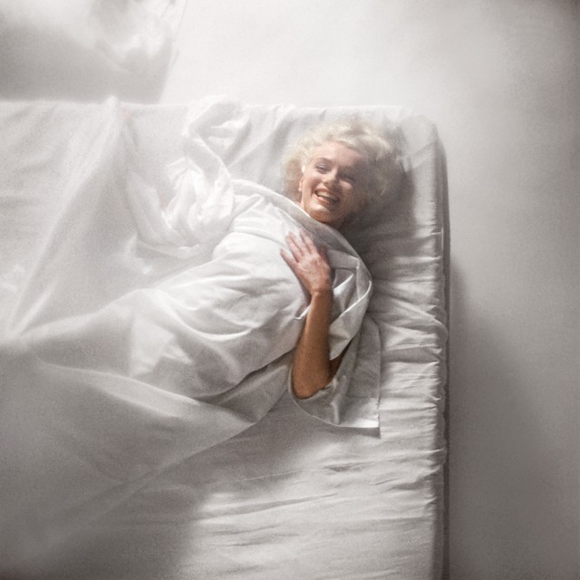 1453489763-1453414225-hbz-marilyn-douglas-kirkland-1961