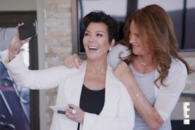 Kris bregður ekki fyrir í stiklunni en hlýtt er á milli þeirra Caitlyn í dag