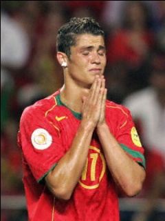 cristiano-ronaldo-crying-pic-03-756047