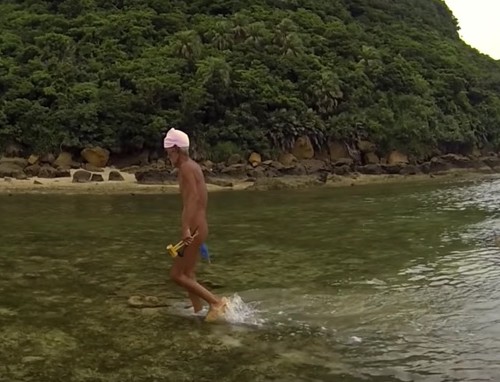 nakinn á eyðieyju